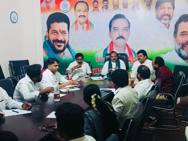 కాంగ్రెస్ ముఖ్య నేతలతో జిల్లా అధ్యక్షుడి సమావేశం