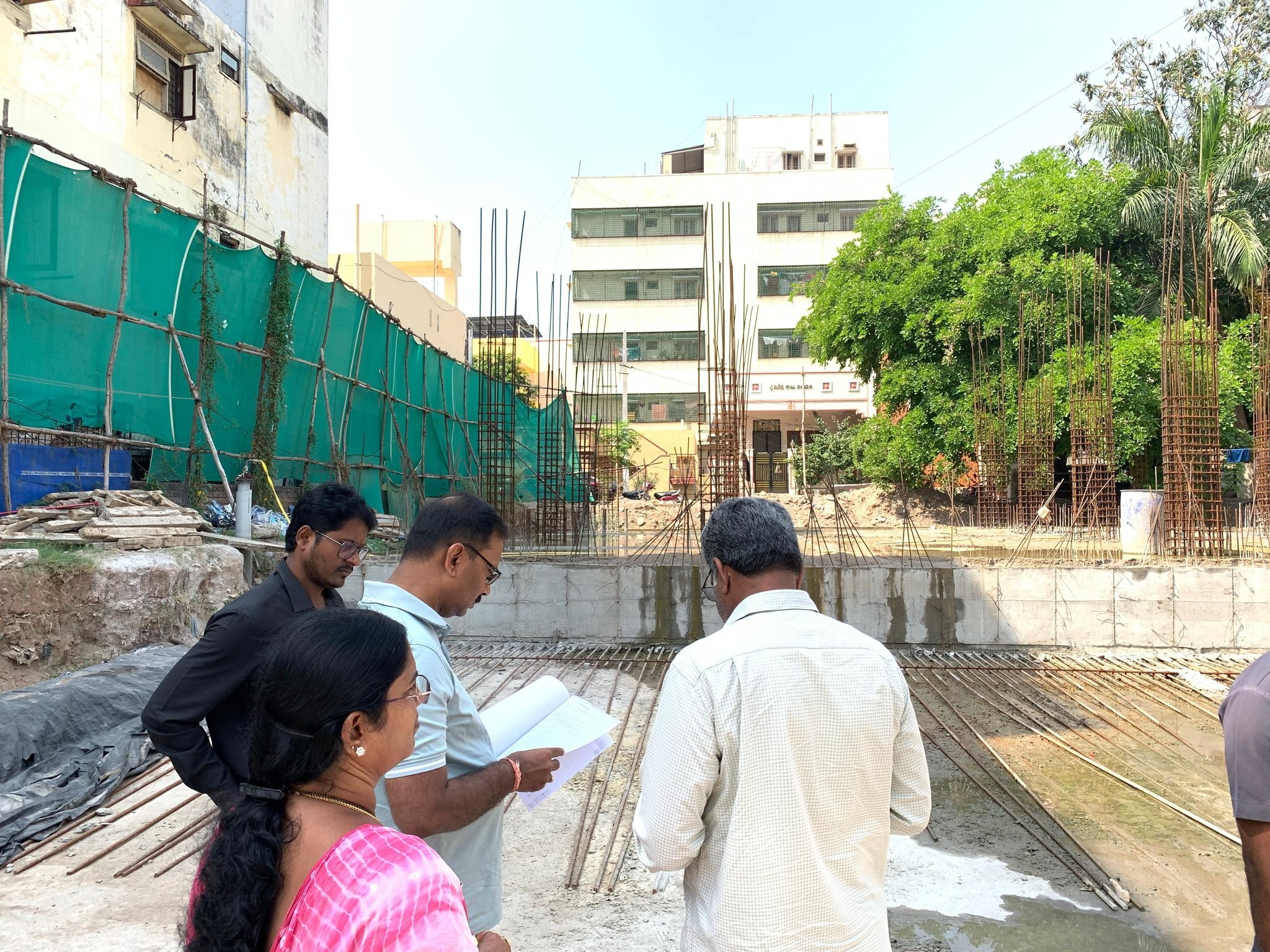 రోడ్ల ఆక్రమణలపై ఆదేశాలు జారీ చేసిన కమిషనర్