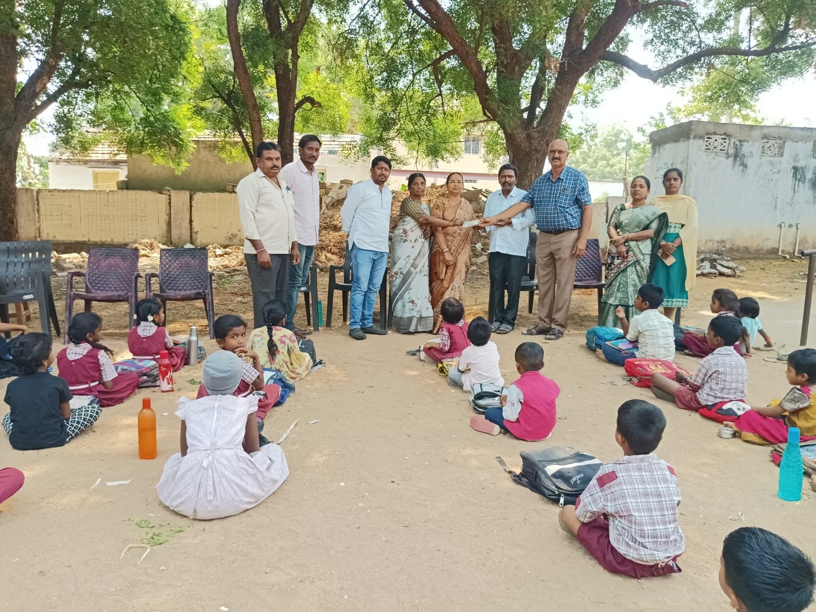 ప్రాథమిక పాఠశాలకు పదివేల రూపాయల విరాళం