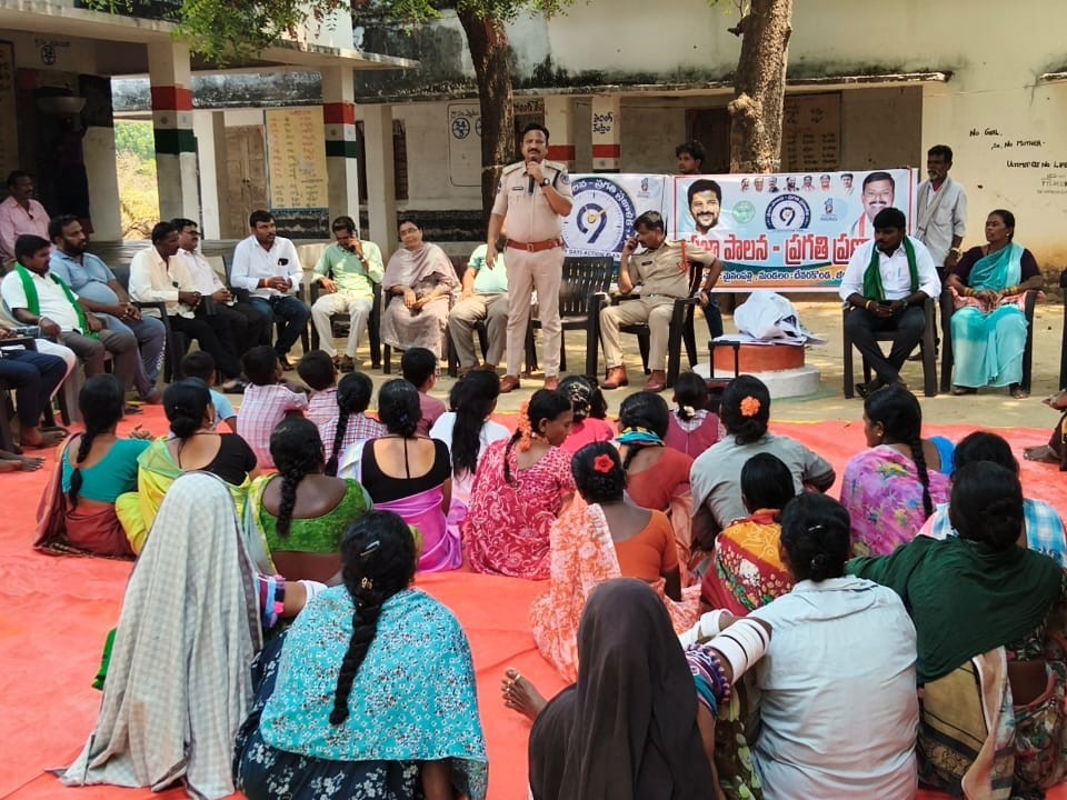 మైనంపల్లిలో రోడ్డు భద్రతపై అవగాహన