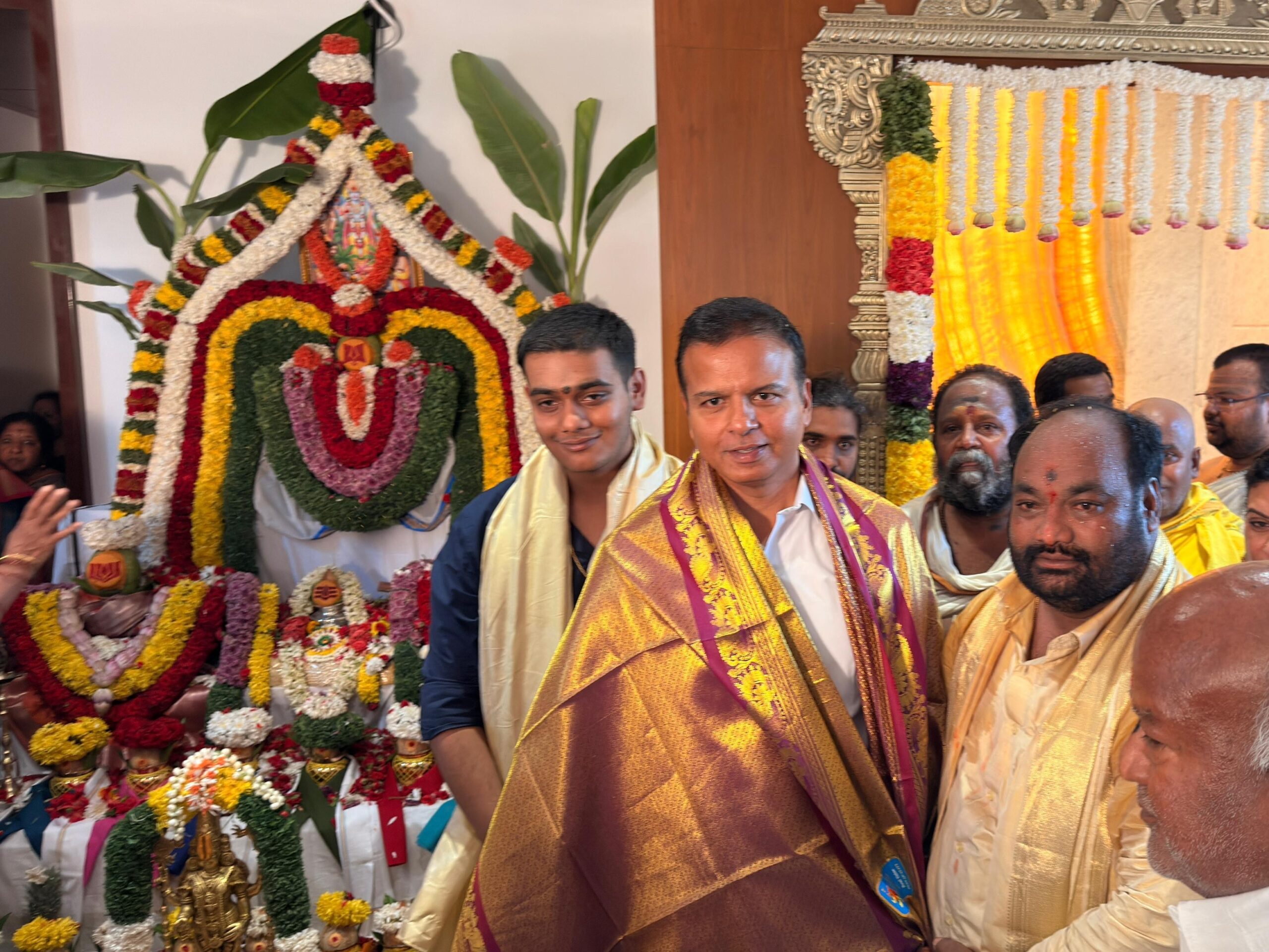 గృహప్రవేశానికి ఎమ్మెల్యే హాజరు