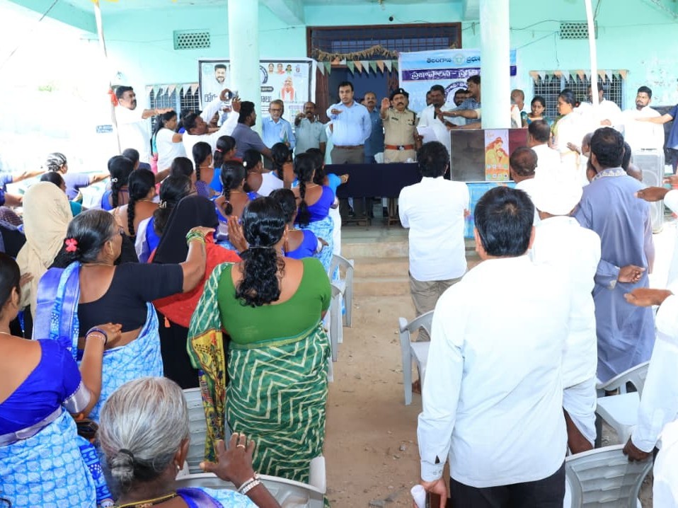 రోడ్డు భద్రతపై అప్రమత్తత అవసరం: కలెక్టర్