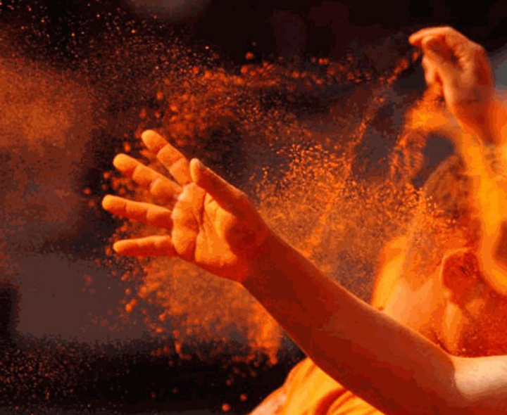 కలెక్టరేట్ ఉద్యోగులపై కారం చల్లిన వృద్ధురాలు