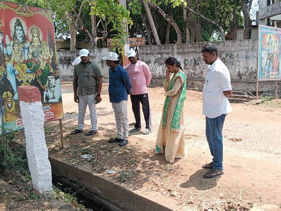 పారిశుద్ధ్య పనులును పరిశీలించిన చైర్‌పర్సన్