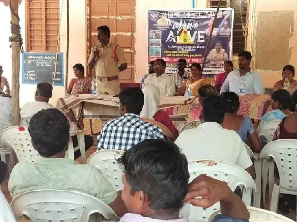 ముచ్చర్లపల్లిలో రోడ్డు భద్రతపై అవగాహన సభ