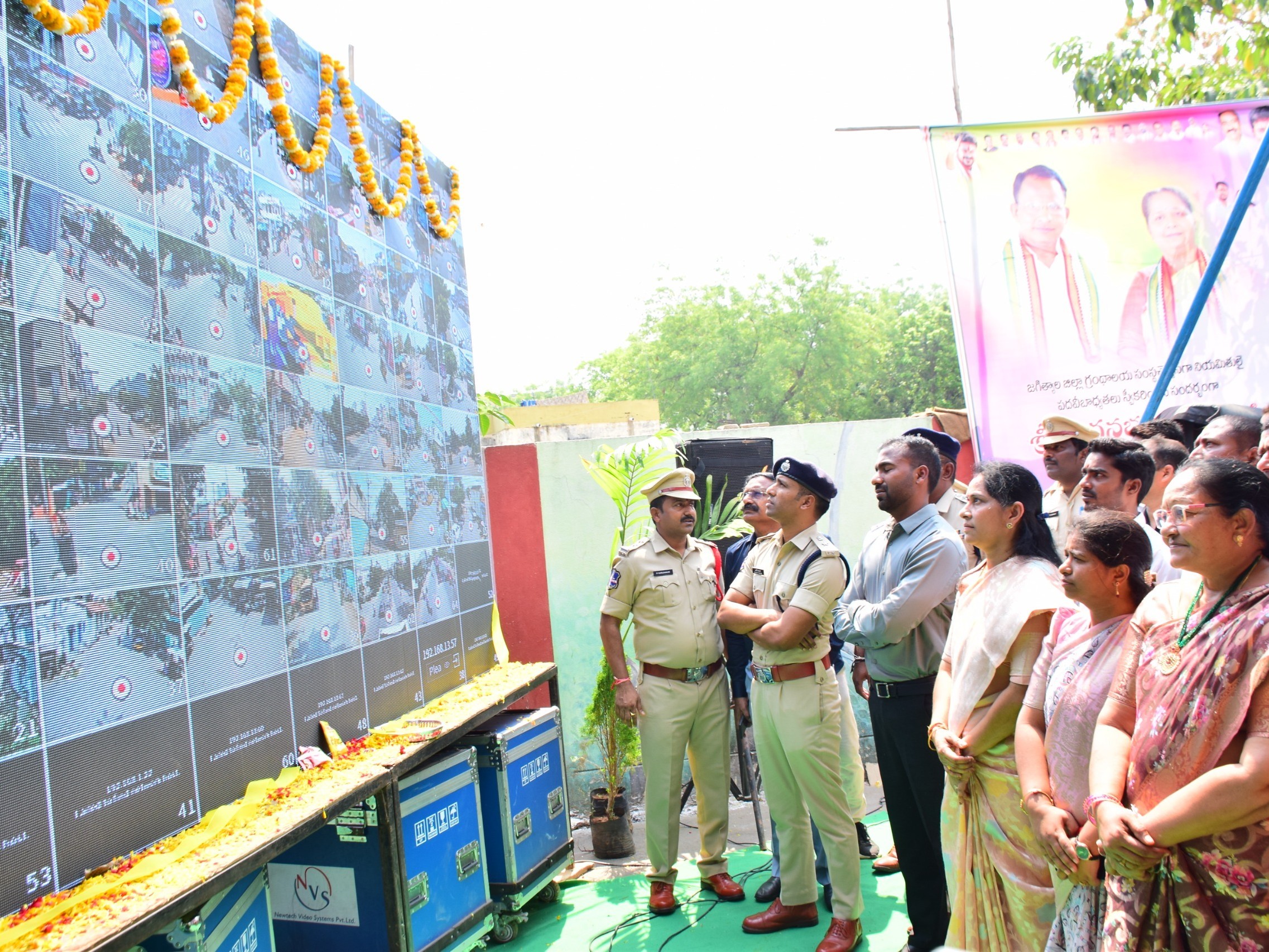 నూతన సీసీ కెమెరాలను ప్రారంభించిన కలెక్టర్