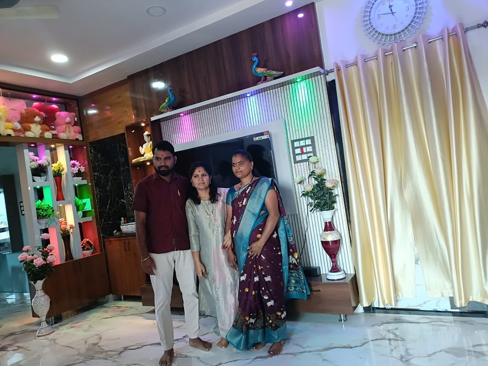 ఒకే కుటుంబంలో ముగ్గురికి ప్రభుత్వ కొలువులు