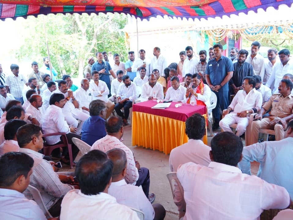 చెరువుల్లోకి కాలుష్య జలాలు వదిలితే కఠిన చర్యలు: ఎమ్మెల్యే