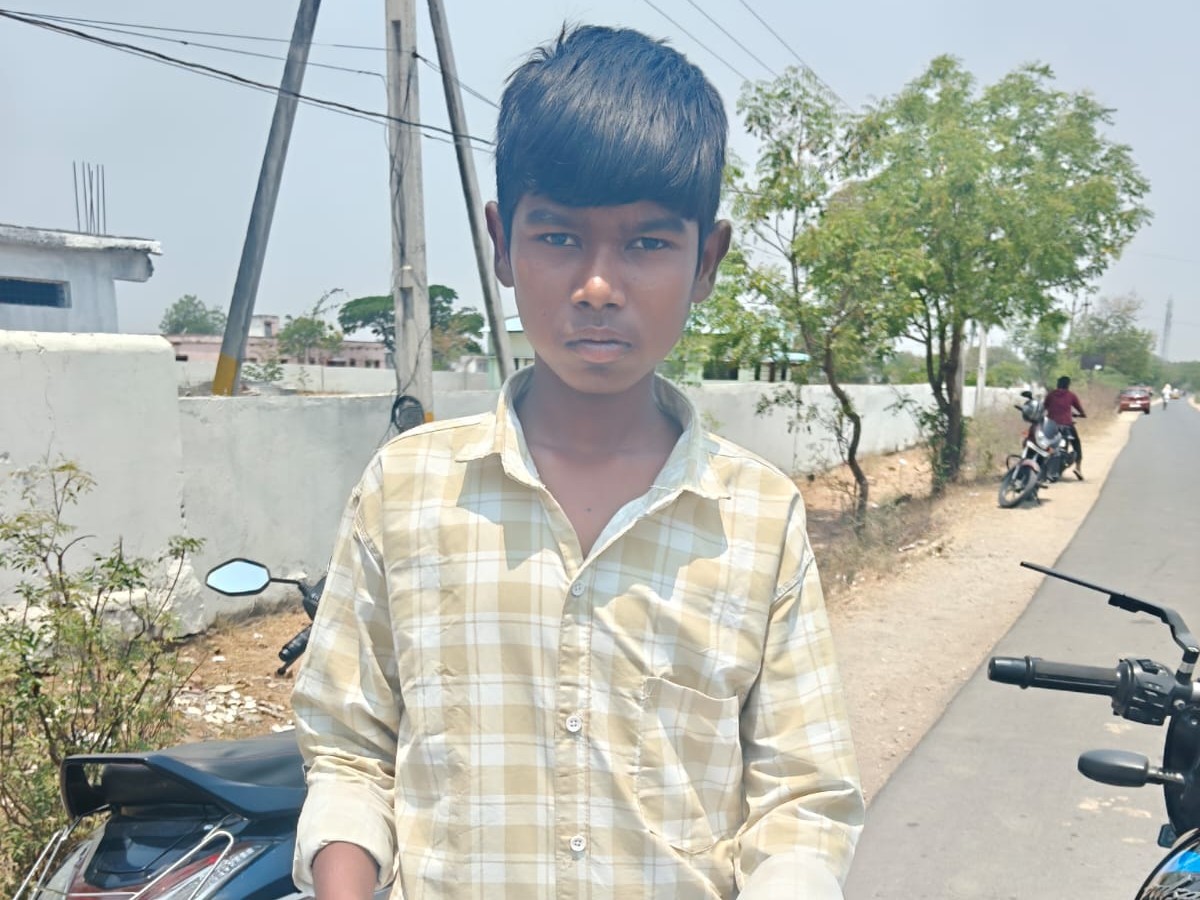 పుట్టెడు దుఃఖంలో పరీక్ష రాసిన విద్యార్థి