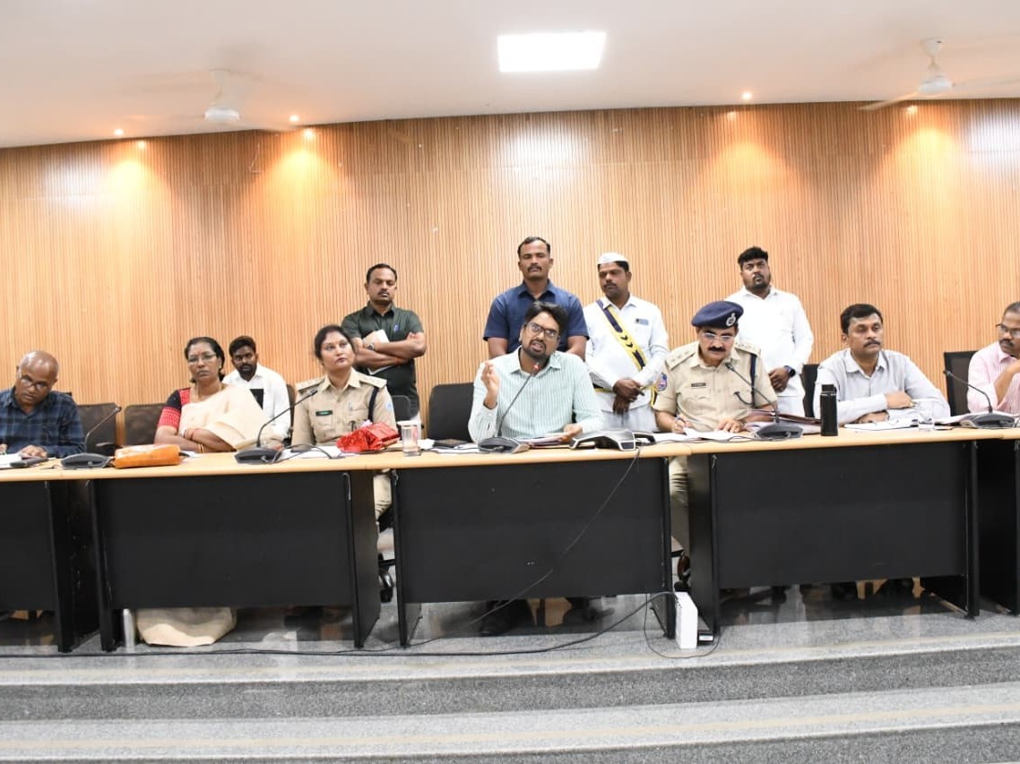 వడగాలుల నుంచి ప్రజల అప్రమత్తంగా ఉండాలి: కలెక్టర్