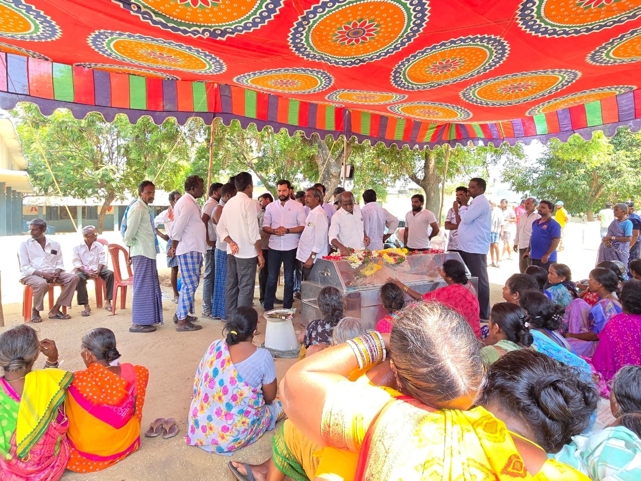 కాంగ్రెస్ నాయకుడు మృతి.. పలువురు పరామర్శ