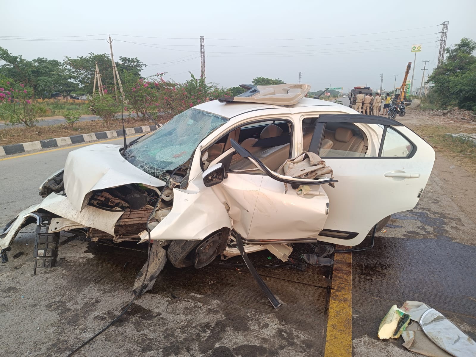 నేషనల్ హైవేపై ప్రమాదం.. వివరాలు ఇవే.!