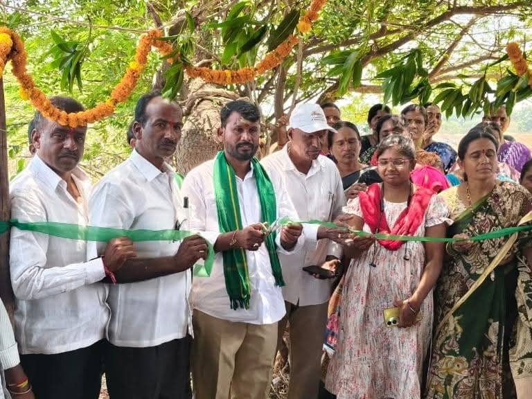 కొనుగోలు కేంద్రాలను ప్రారంభించిన ఛైర్మన్