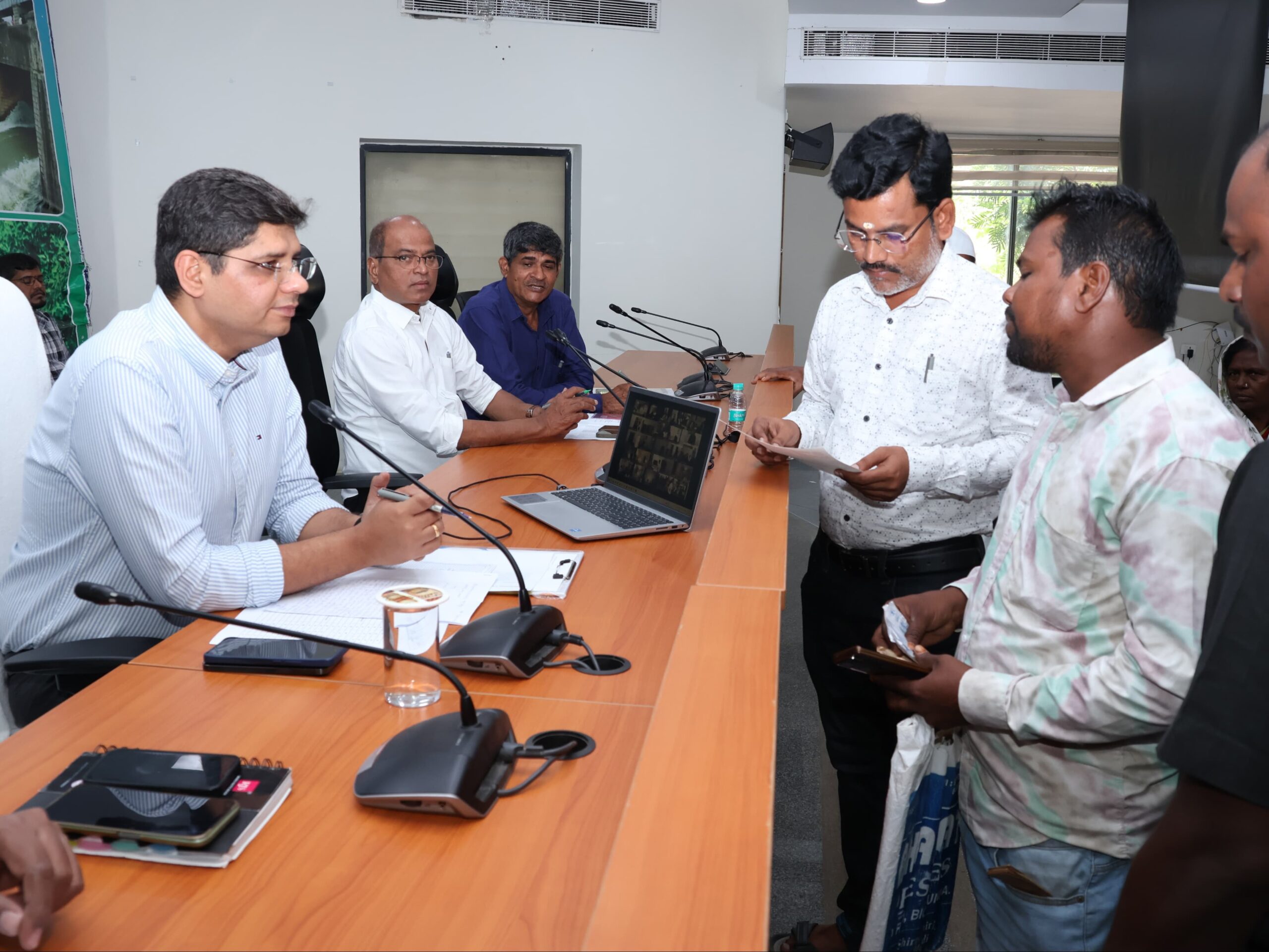 ప్రజావాణికి 135 దరఖాస్తులు:  కలెక్టర్