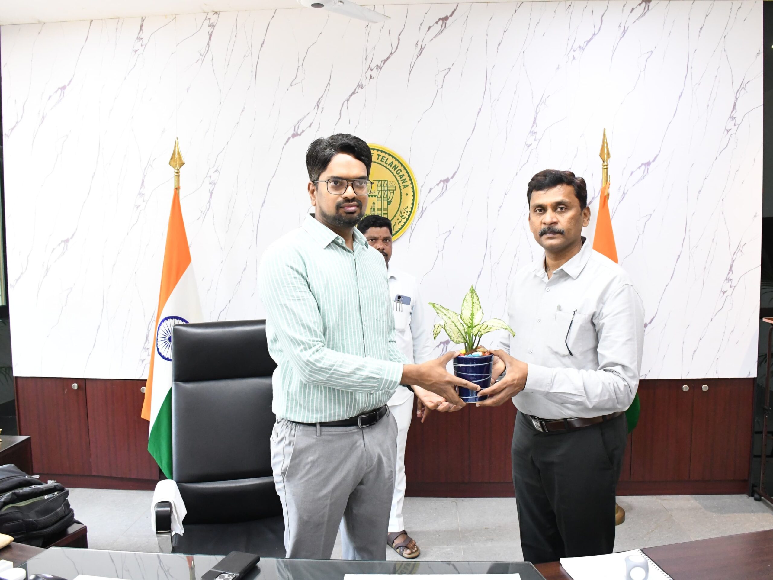 అదనపు కలెక్టర్‌గా బాధ్యతలు స్వీకరణ