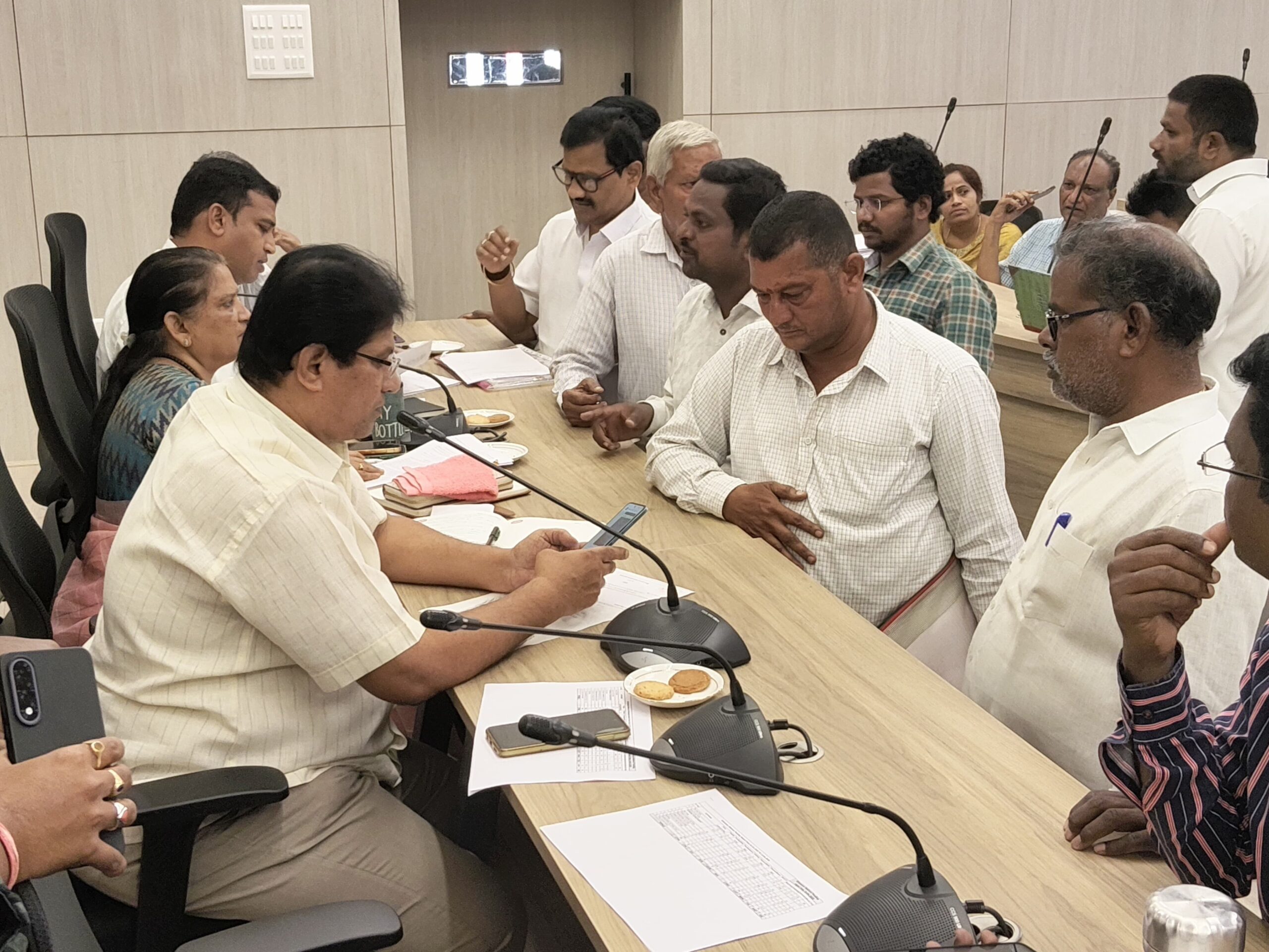 బల్దియా ప్రజావాణిలో 85 ఫిర్యాదుల స్వీకరణ