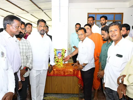 శ్రీపాదరావు సేవలు మరువలేనివి: మంత్రి