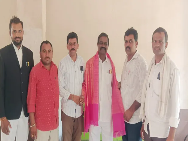 బార్ అసోసియేషన్ ఉపాధ్యక్షుడుకి సన్మానం