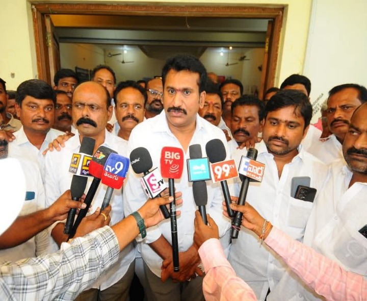 పేరూరు డ్యాంకు నీరు విడుదల చేయాలి: తోపుదుర్తి