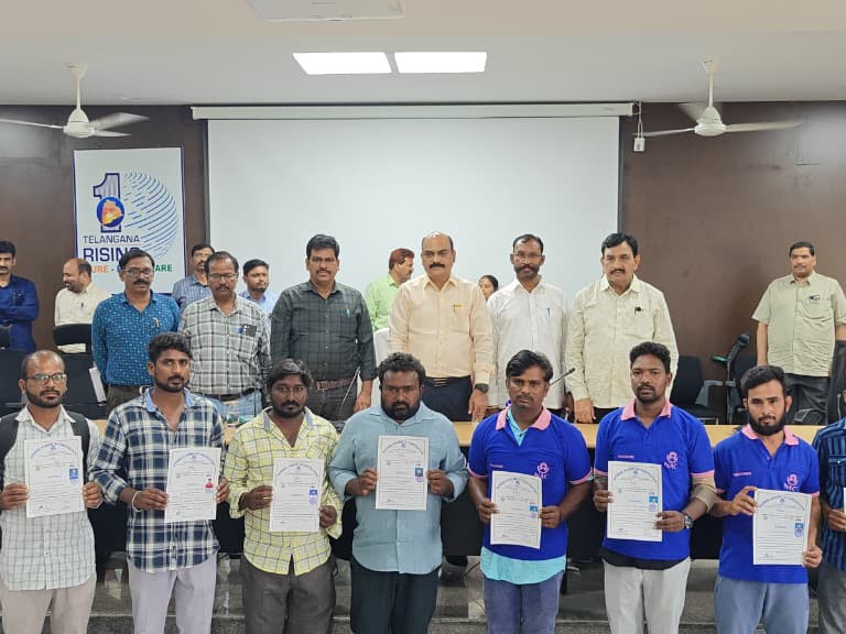 మహిళలు ఆర్థికాభివృద్ధి సాధించాలి: అదనపు కలెక్టర్