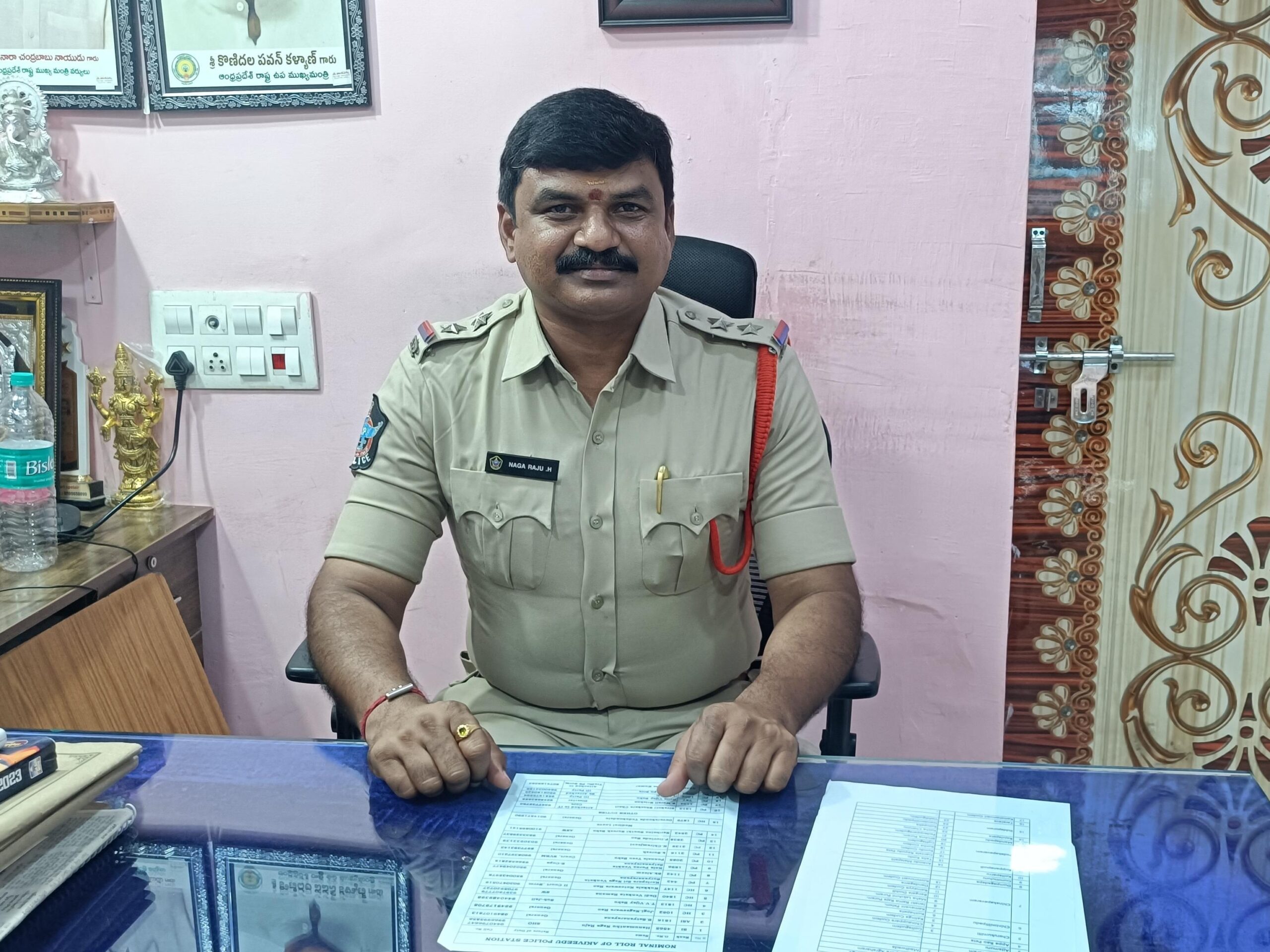 యువత క్రికెట్ బెట్టింగ్‌లకు దూరంగా వుండాలి: SI