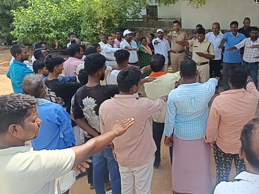 ‘ప్రతి ఒక్కరు రోడ్డు భద్రత నియమాలు పాటించాలి’