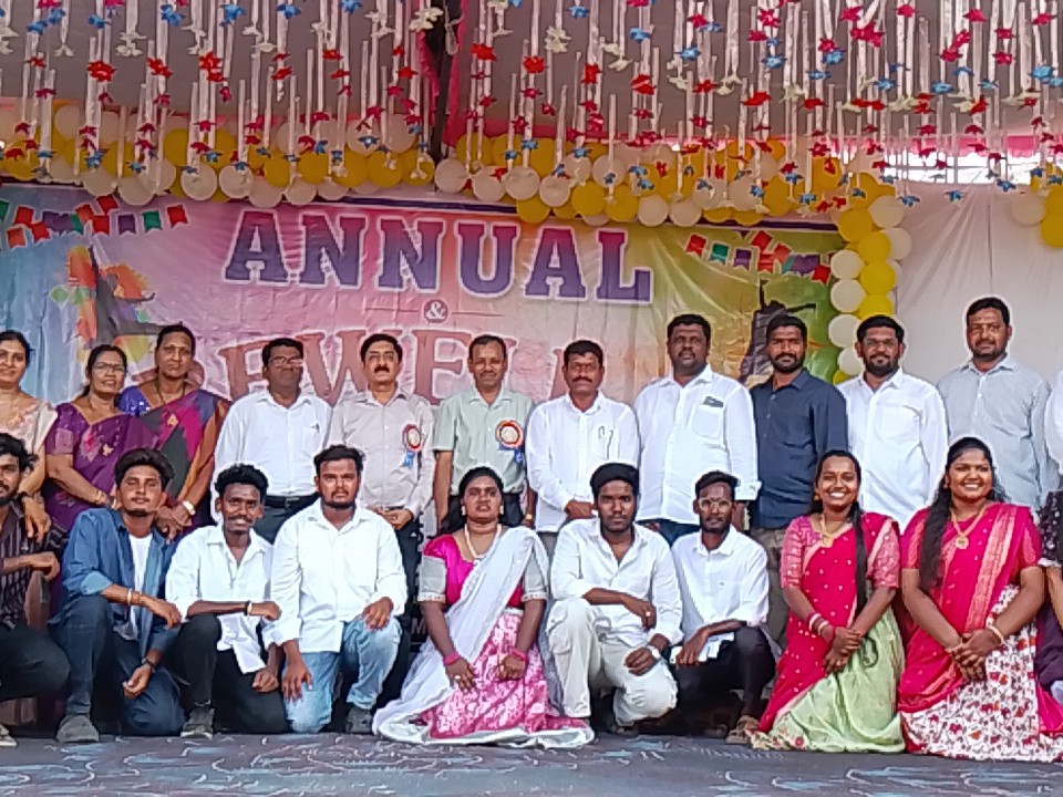 ‘విద్యార్థులు ఉన్నత లక్ష్యాలను సాధించాలి’