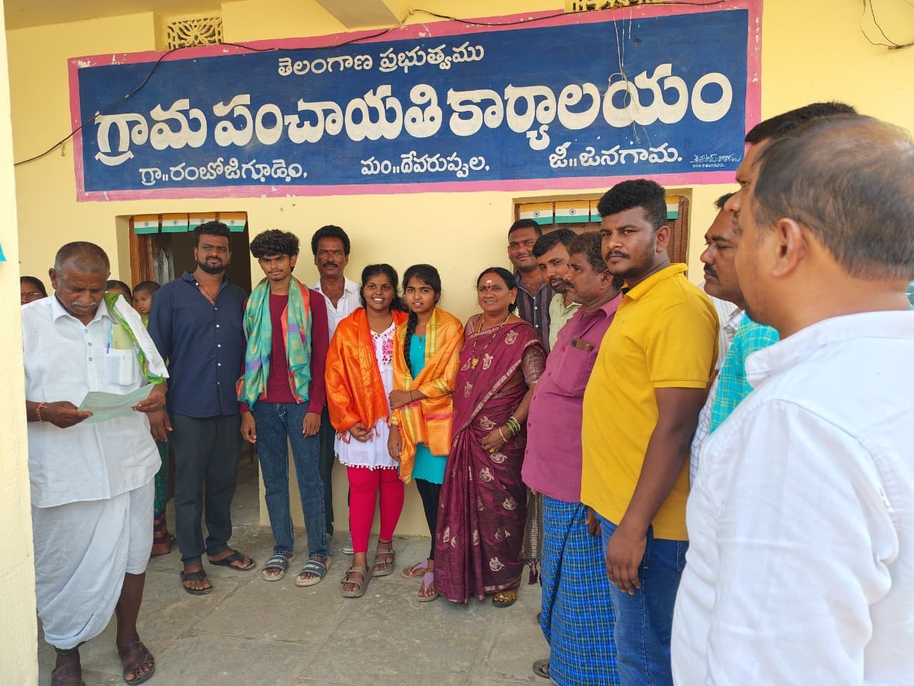 ‘కష్టపడి చదివి గ్రామానికి మంచి పేరు తీసుకురావాలి’