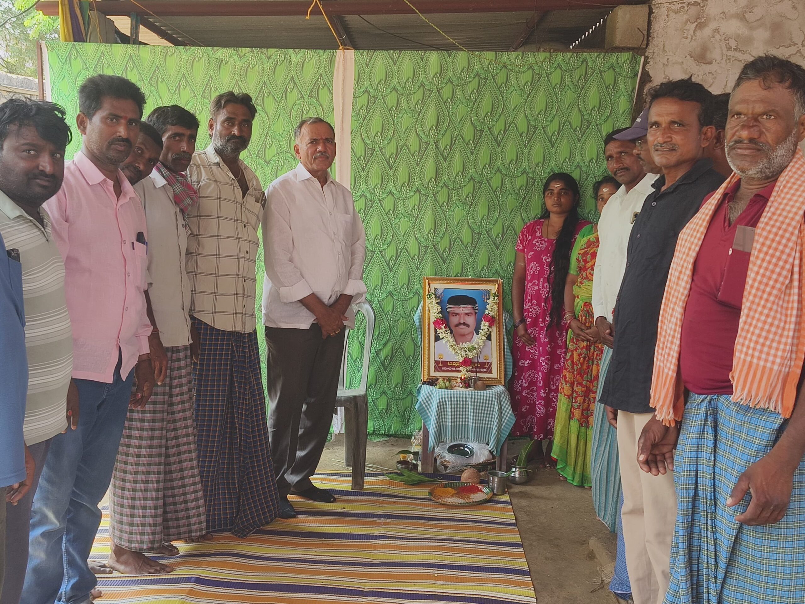 ప్రజలకు అనునిత్యం అందుబాటులో ఉంటాం: గండ్ర