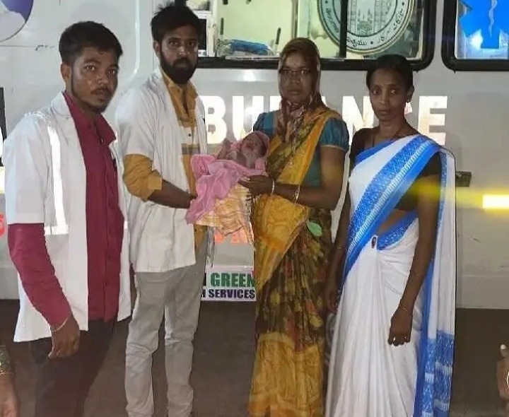 అంబులెన్స్‌లో ప్రసవం.. తల్లి, బిడ్డ క్షేమం