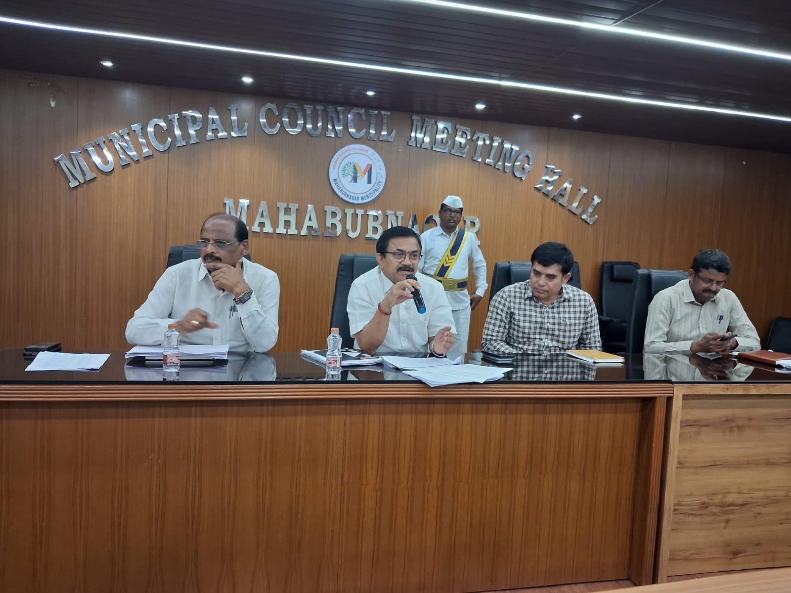 వార్డు ఆఫీసర్లతో అదనపు కలెక్టర్ సమీక్ష