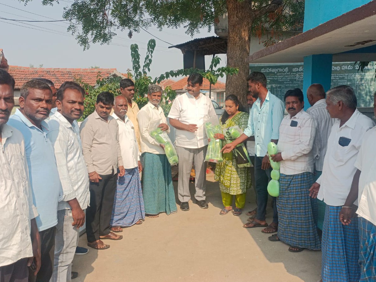 ముదిరాజ్ సభ్యులకు చేపల వలలను అందజేత