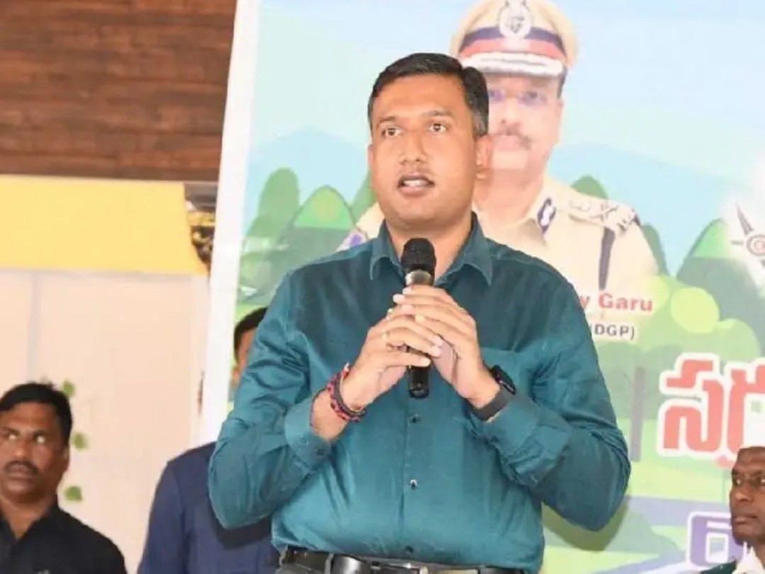 రోడ్డు భద్రతపై సమావేశాలు నిర్వహించాలి: కలెక్టర్