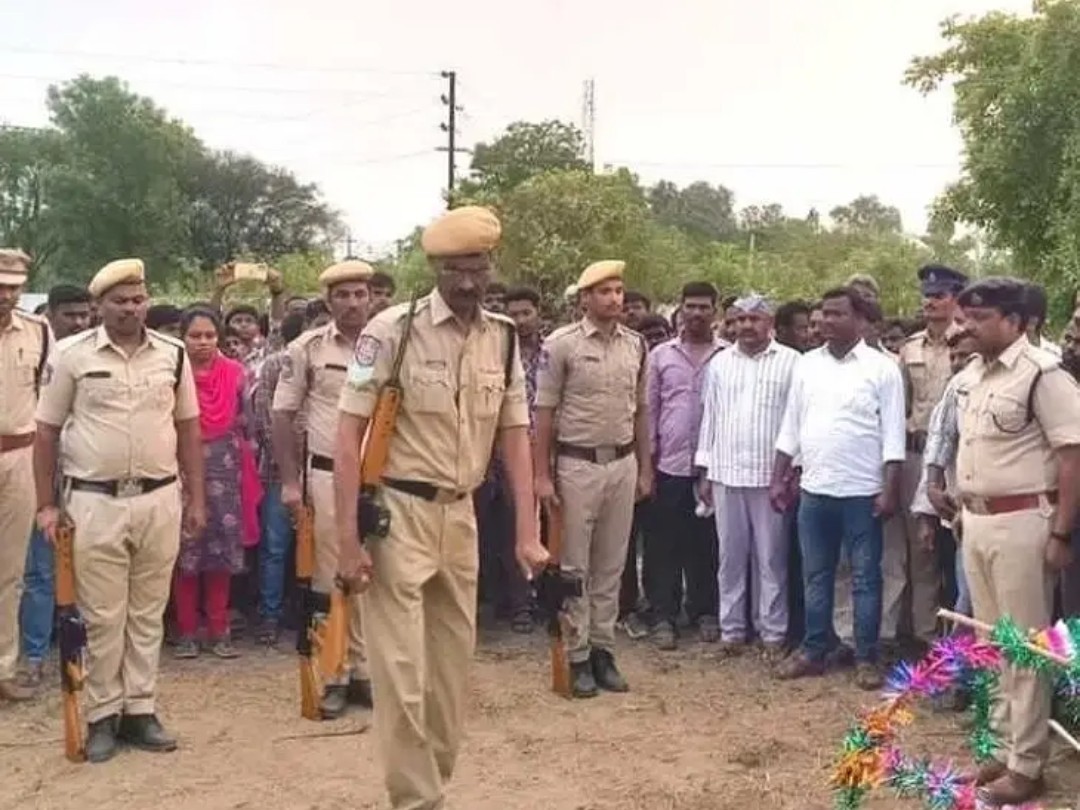 అధికార లాంచనాలతో ఏఆర్ కానిస్టేబుల్ అంత్యక్రియలు