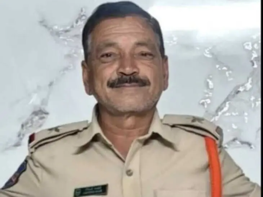 ఏఎస్సై పైకి దూసుకెళ్లిన పోలీసు వాహనం