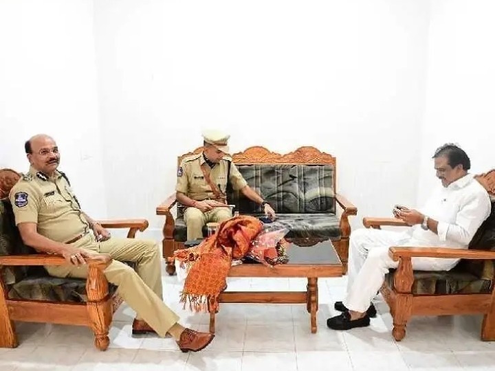 డీజీపీని కలిసిన ఎమ్మెల్యే పాయల్ శంకర్