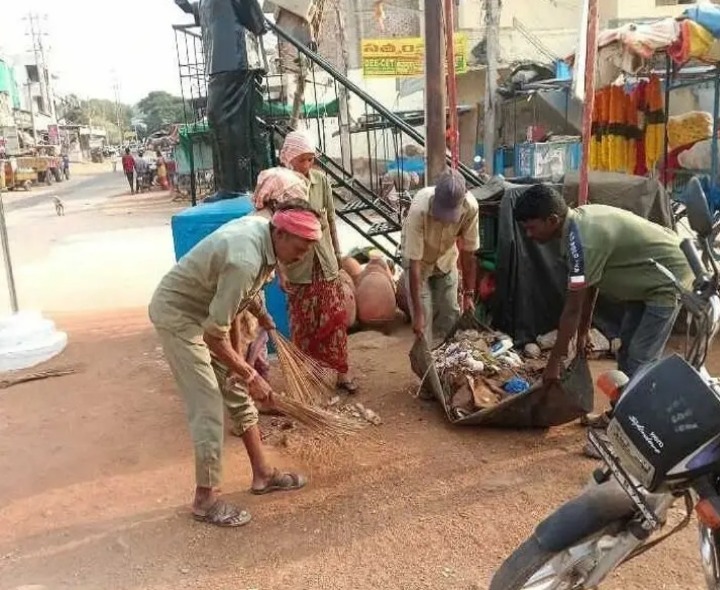 అంబేద్కర్ జయంతి వేళ పారిశుద్ధ్య పనులు