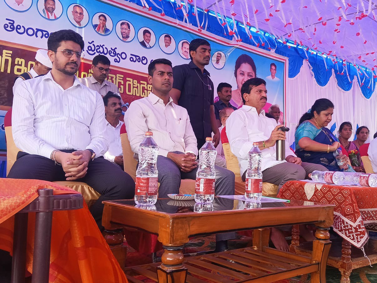 ఇంటిగ్రేటెడ్ స్కూల్ నిర్మాణ పనులను ప్రారంభించిన మంత్రి