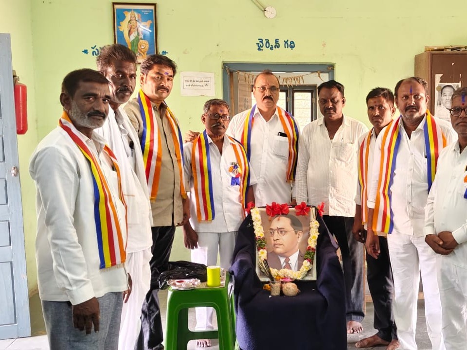 బిచ్కుంద మార్కెట్ యార్డులో అంబేద్కర్‌కు ఘన నివాళి