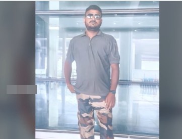 శంషాబాద్ ఎయిర్‌పోర్ట్‌లో నకిలీ అధికారి హల్‌చల్