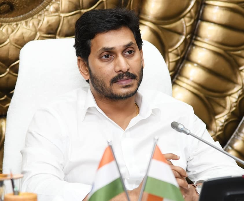 అంబేద్కర్‌కు జగన్ ఘనంగా నివాళులు