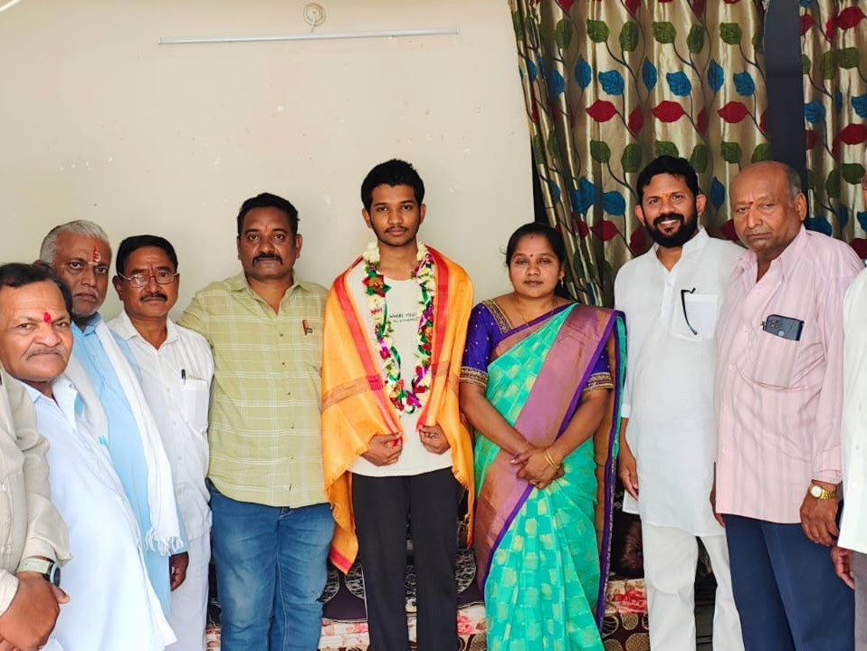 ఇంటర్ పరీక్షల్లో ప్రతిభ కనబర్చిన విద్యార్థికి సన్మానం