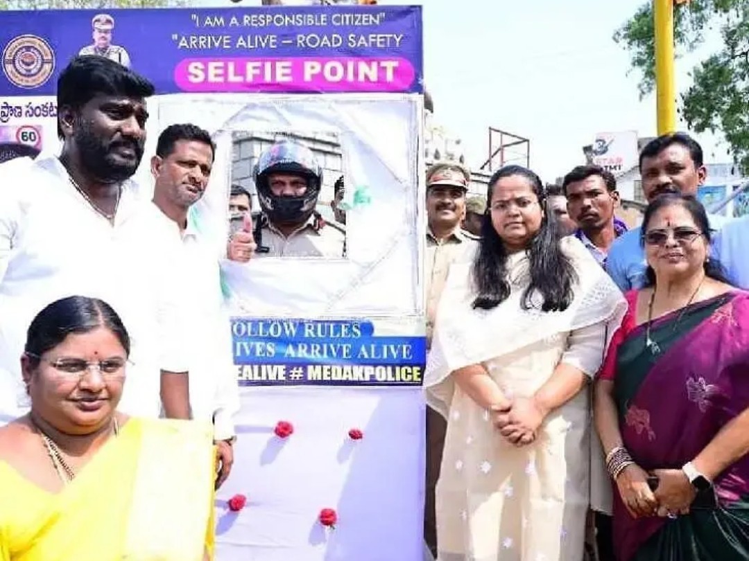 రోడ్డు భద్రతపై కలెక్టర్ ప్రతిజ్ఞ