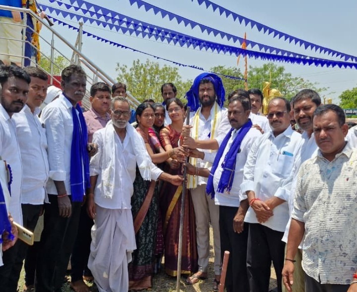 ఎస్సీ కమ్యూనిటీ భవనానికి భూమి పూజ