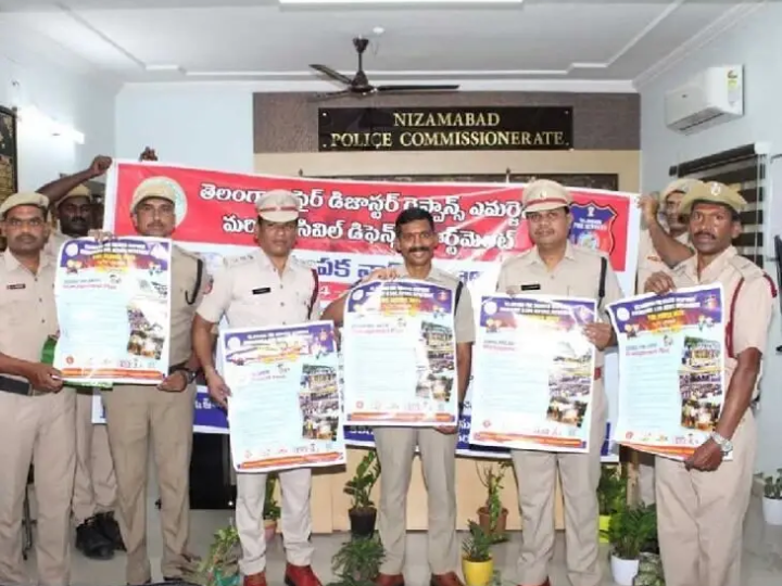 అగ్నిమాపక వారోత్సవాల కరపత్రాలను ఆవిష్కరించిన CP