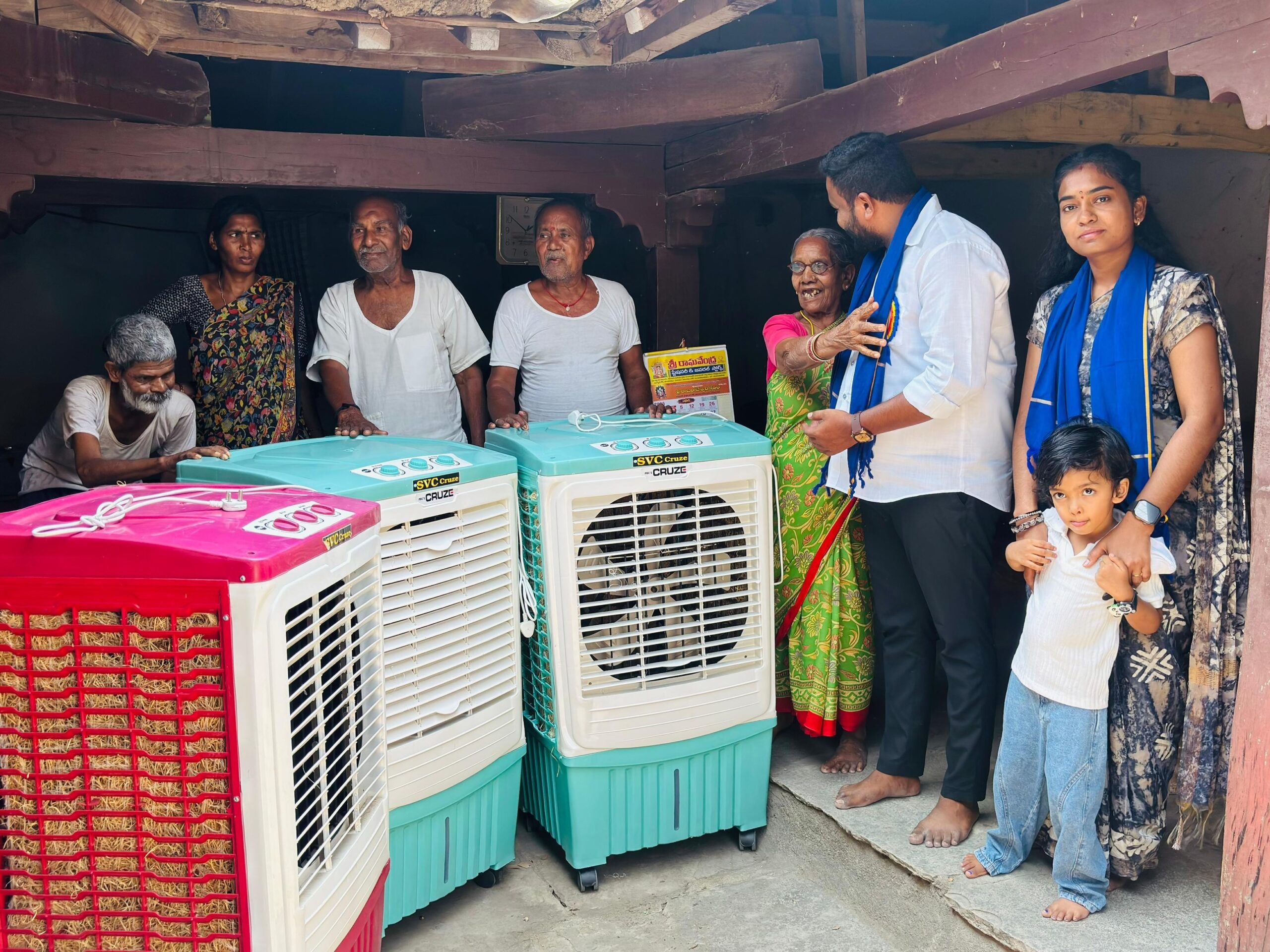 వృద్ధాశ్రమానికి కూలర్ల బహుకరణ