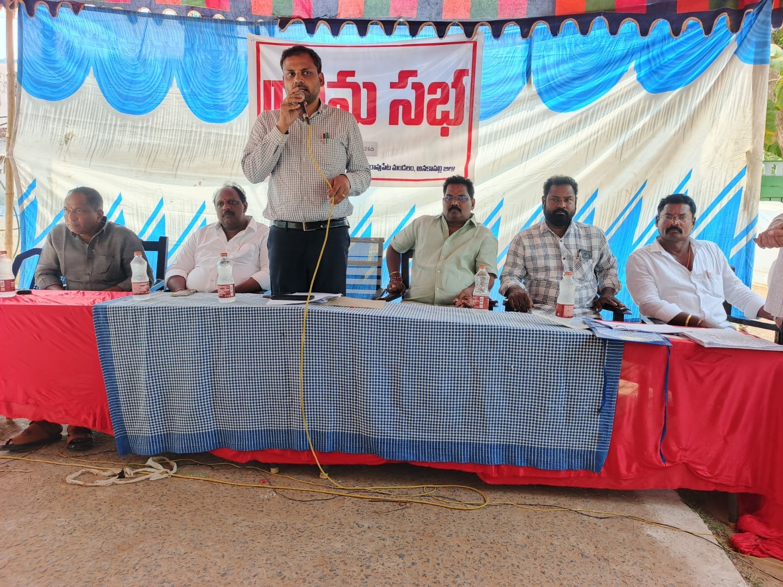 అస్తవ్యస్తంగా డ్రైనేజీ వ్యవస్థ