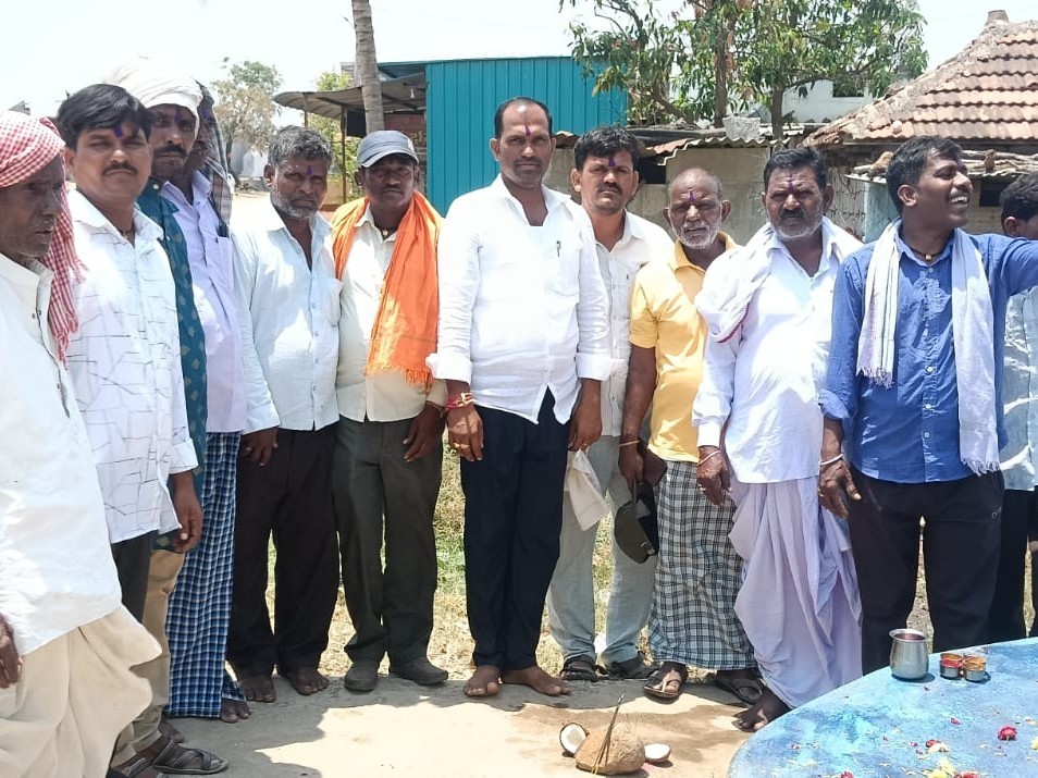 విగ్రహం ఏర్పాటుకు భూమి పూజ