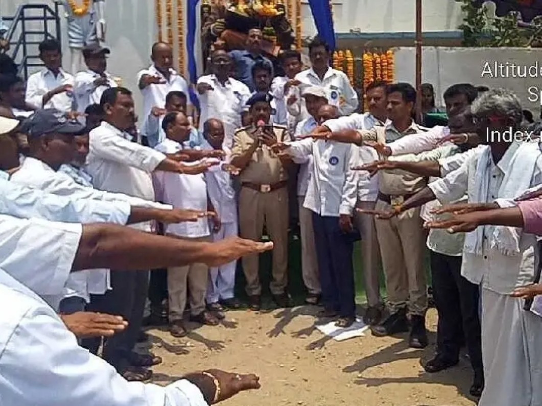 అంబేద్కర్ విగ్రహాన్ని ఆవిష్కరించిన డీఎస్పీ