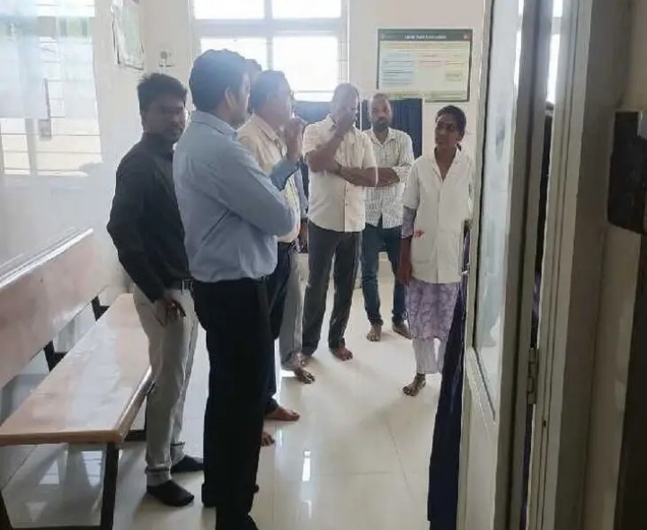 నార్నూర్ ఆసుపత్రిని సందర్శించిన నీతి ఆయోగ్ బృందం